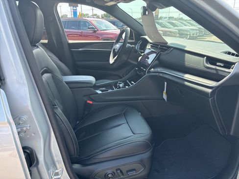 New 2025 Jeep Grand Cherokee Limited image 24