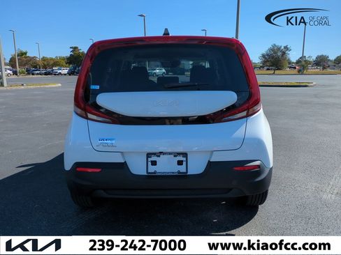 Certified 2022 Kia Soul LX w/ Technology Package image 6