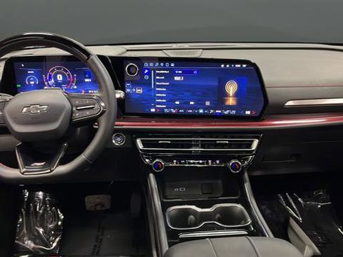 Used 2024 Chevrolet Traverse RS image 11