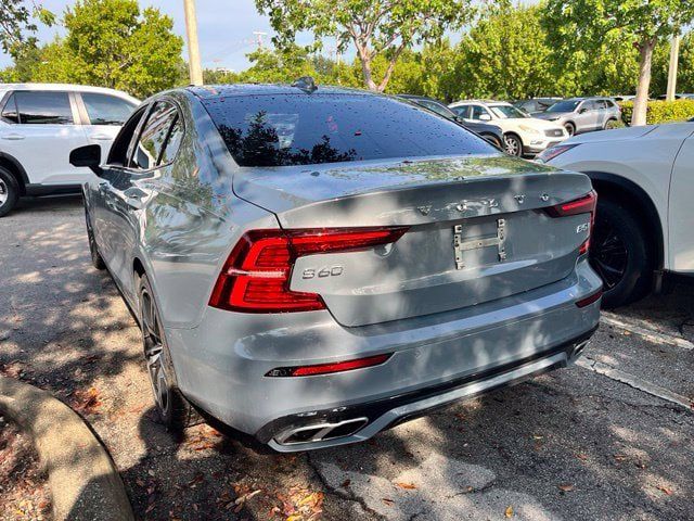 Used 2022 Volvo S60 B5 R-Design FWD image 4