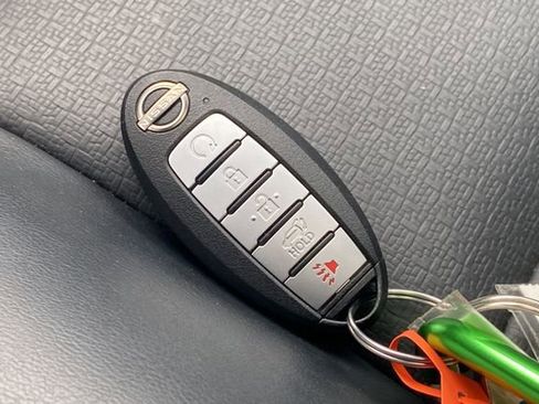 Used 2022 Nissan Rogue SV w/ SV Premium Package image 38