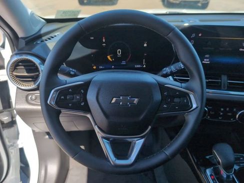 Used 2025 Chevrolet Trax ACTIV w/ Driver Confidence Package image 11