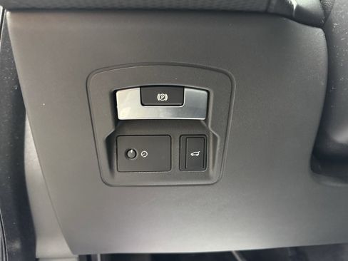 Used 2020 Land Rover Range Rover Velar S image 10