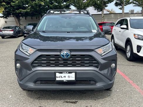 Used 2021 Toyota RAV4 XLE w/ Convenience Package image 4