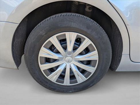 Used 2024 Toyota Camry LE image 3