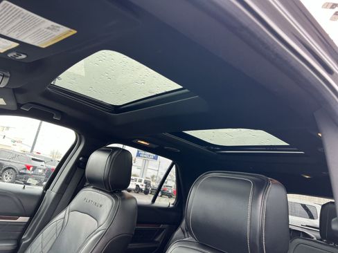 Used 2017 Ford Explorer Platinum image 24