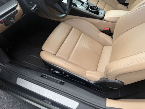 Used 2022 Porsche 911 Carrera image 12