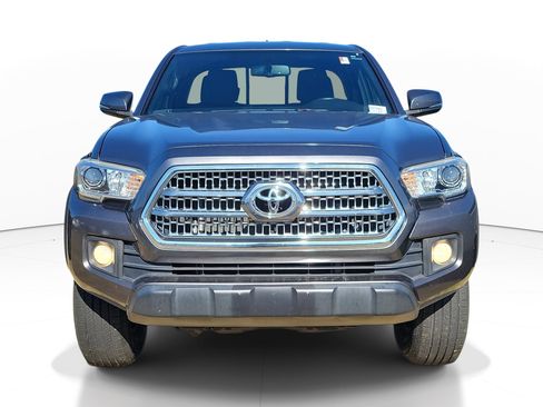 Used 2017 Toyota Tacoma TRD Off-Road w/ Tow Package image 2