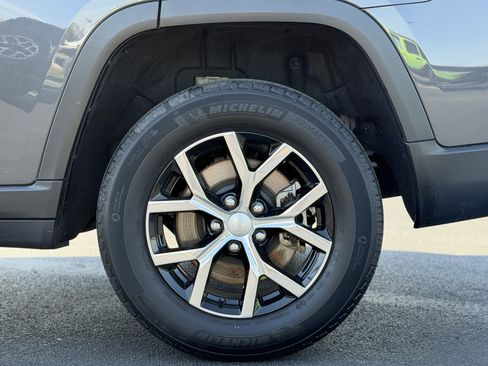 Used 2023 Jeep Grand Cherokee L Limited image 9