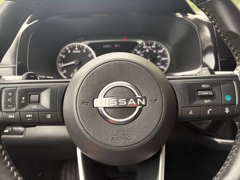 Used 2025 Nissan Pathfinder SV FWD image 22