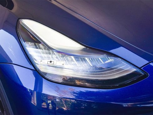 Used 2021 Tesla Model Y Performance image 8