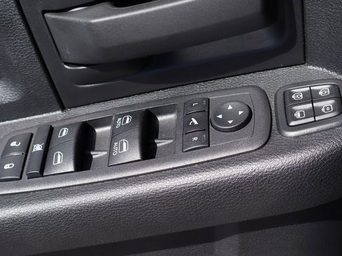 Used 2024 RAM 2500 Tradesman w/ Chrome Appearance Group image 17