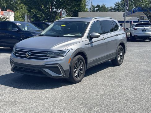 Used 2024 Volkswagen Tiguan SE AWD/4WD image 2