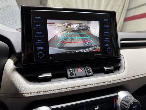 Used 2022 Toyota RAV4 XLE Premium image 21