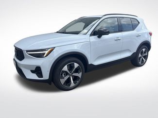 New 2026 Volvo XC40 B5 Plus w/ Protection Package Premier 360° Tour