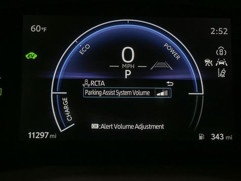 Used 2025 Toyota Camry SE w/ Convenience Package image 40