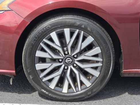 Used 2024 Nissan Altima 2.5 SV FWD image 11