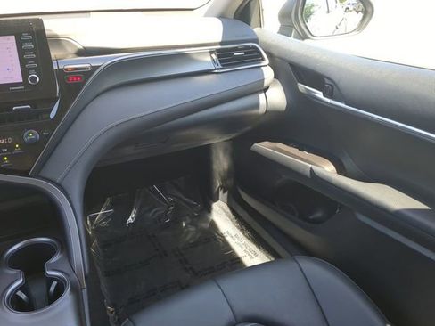 Used 2024 Toyota Camry SE image 16