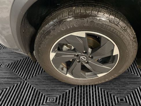 Used 2024 Nissan Rogue SV image 32