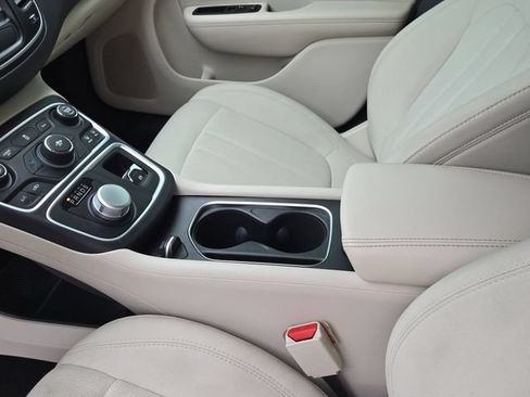 Used 2016 Chrysler 200 Limited w/ Convenience Group FWD image 20