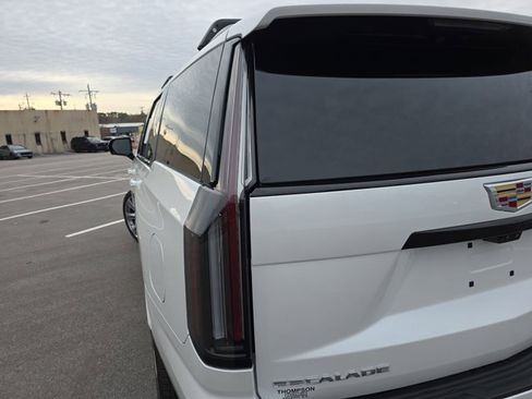 Certified 2025 Cadillac Escalade ESV Sport Platinum image 35