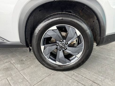 Used 2025 Nissan Rogue SV FWD image 4