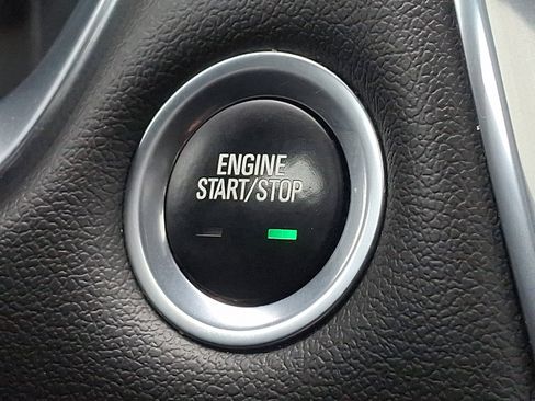 Used 2022 Chevrolet Traverse RS image 24