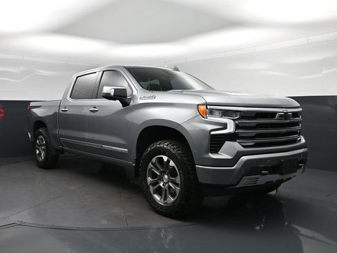 Used 2025 Chevrolet Silverado 1500 High Country w/ Technology Package AWD/4WD image 9