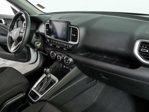 Used 2023 Hyundai Venue SE FWD image 21