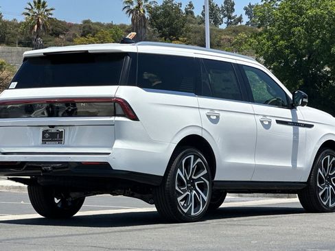 New 2026 Lincoln Navigator Black Label AWD/4WD image 3