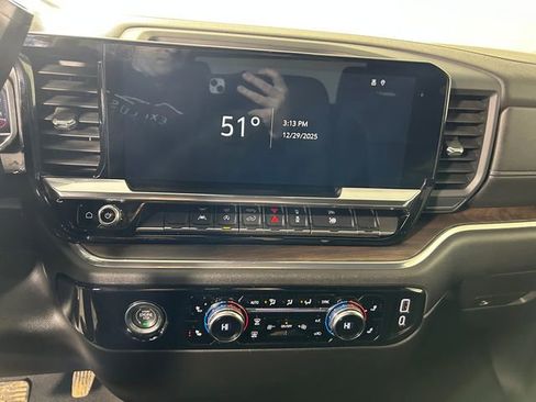 Used 2023 GMC Sierra 1500 SLT image 22