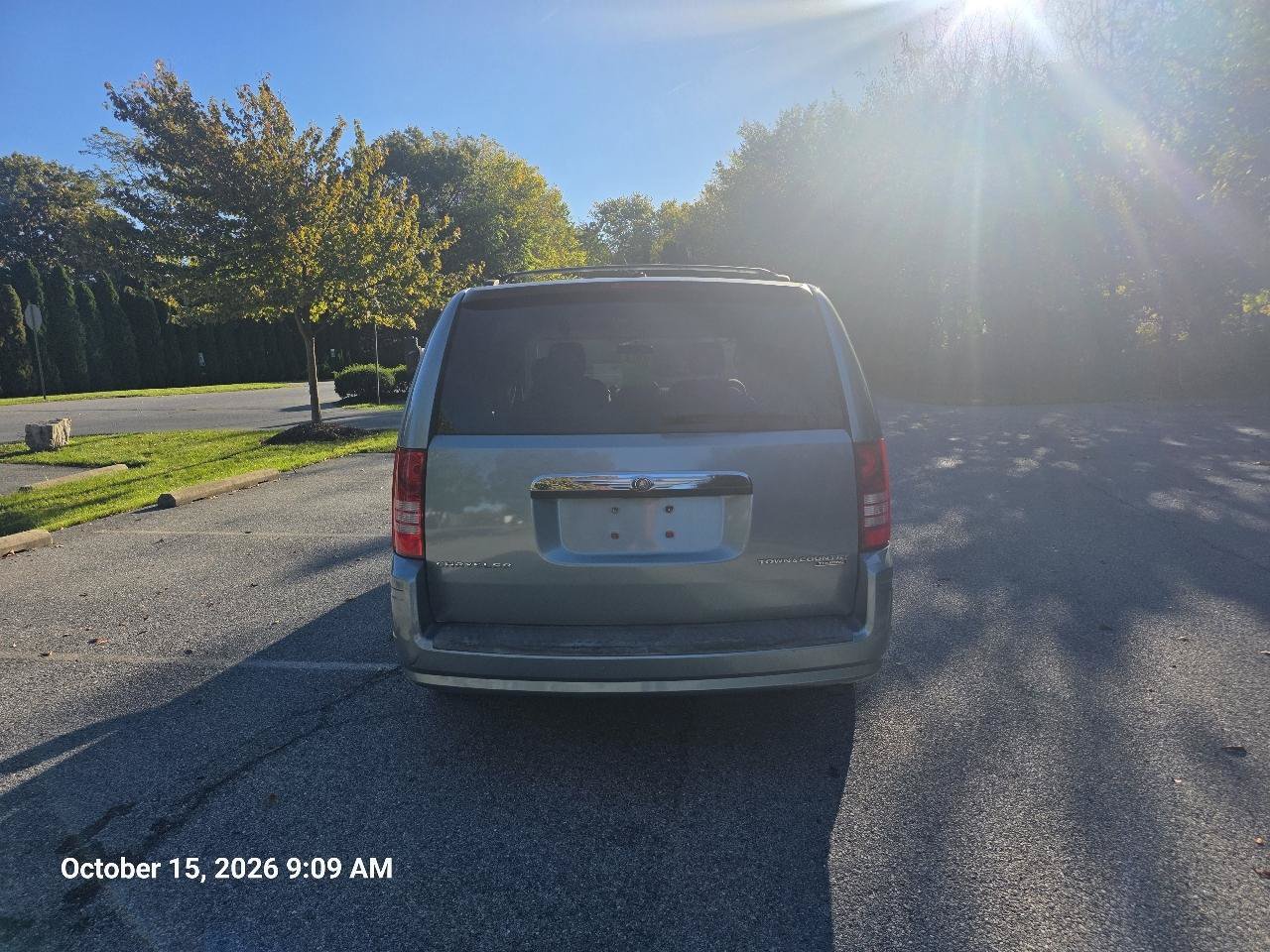 Used 2010 Chrysler Town & Country Touring FWD image 5