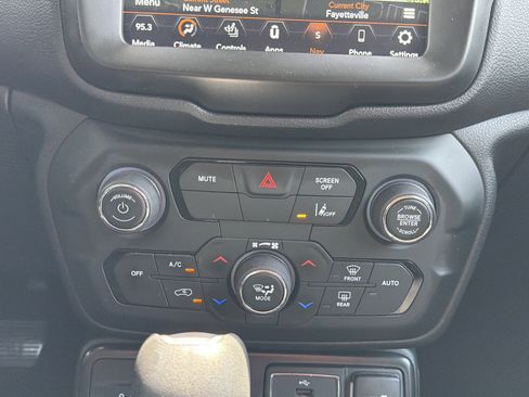 Used 2022 Jeep Renegade Latitude w/ Convenience Group AWD/4WD image 22