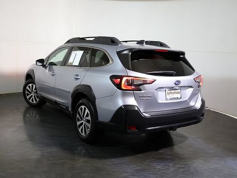Used 2024 Subaru Outback Premium AWD/4WD image 2