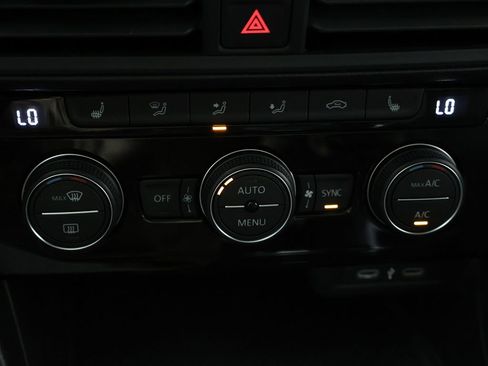 Used 2024 Volkswagen Jetta SE FWD image 47