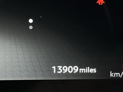 Used 2024 Nissan Ariya FWD image 16