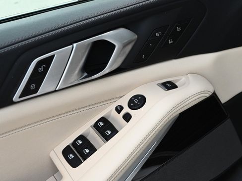 Used 2021 BMW X5 xDrive40i w/ M Sport Package image 29