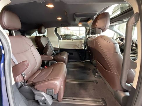 Certified 2022 Toyota Sienna Platinum w/ Protection Package (TMS) image 21