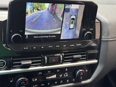 Used 2022 Nissan Pathfinder SL w/ SL Black Package image 10