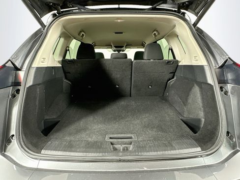 Used 2025 Nissan Rogue SV FWD image 27
