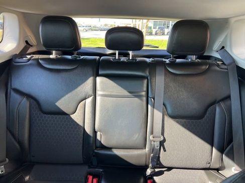 Used 2019 Jeep Compass Latitude w/ Cold Weather Group image 18