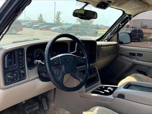 Used 2004 Chevrolet Tahoe Z71 w/ Z71 Preferred Equipment Group AWD/4WD image 5