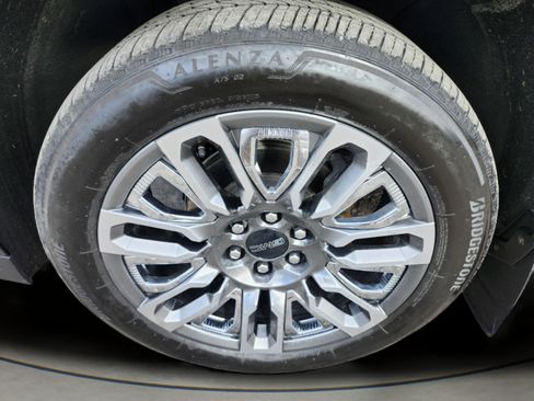 Used 2024 GMC Yukon XL Denali Ultimate w/ LPO, Floor Liner Package AWD/4WD image 36