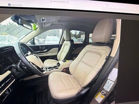 Used 2025 Lincoln Corsair Grand Touring AWD/4WD image 3