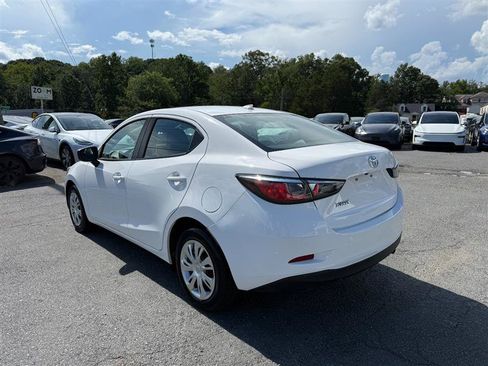 Used 2020 Toyota Yaris L FWD image 3