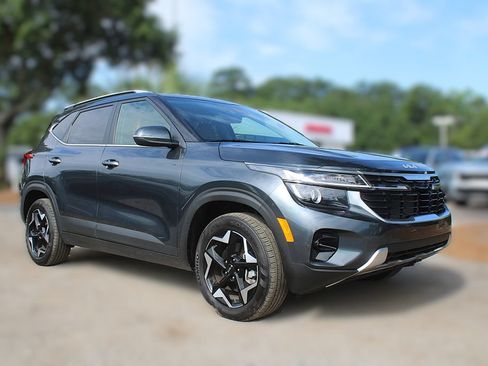 Certified 2025 Kia Seltos EX w/ EX Sunroof Package AWD/4WD image 3