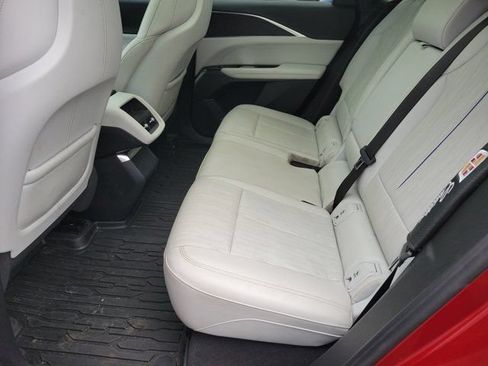Used 2024 Cadillac Lyriq Luxury RWD image 8