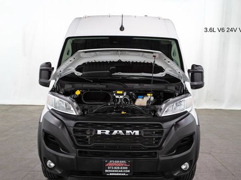 Used 2025 RAM ProMaster 2500 w/ Convenience Group FWD image 3
