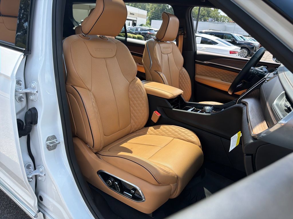 Used 2024 Jeep Grand Cherokee L Summit AWD/4WD image 39