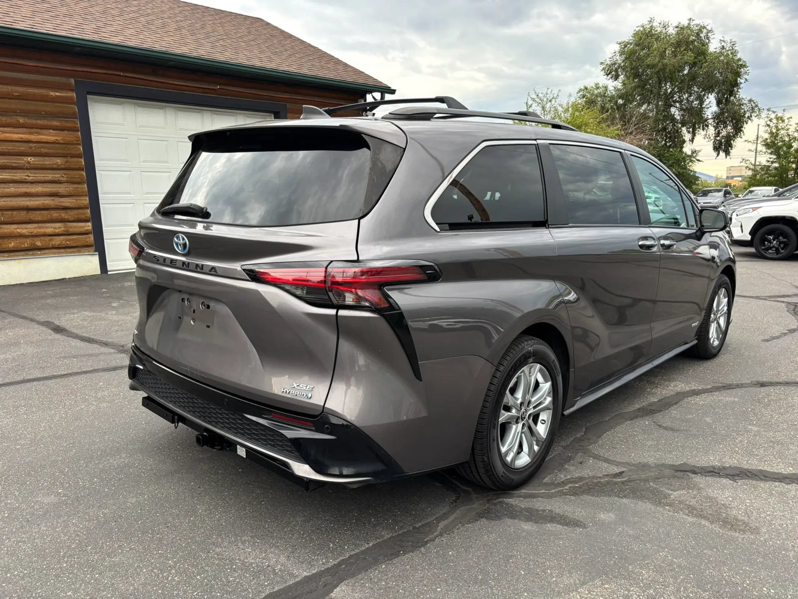 Used 2021 Toyota Sienna XSE AWD/4WD image 7